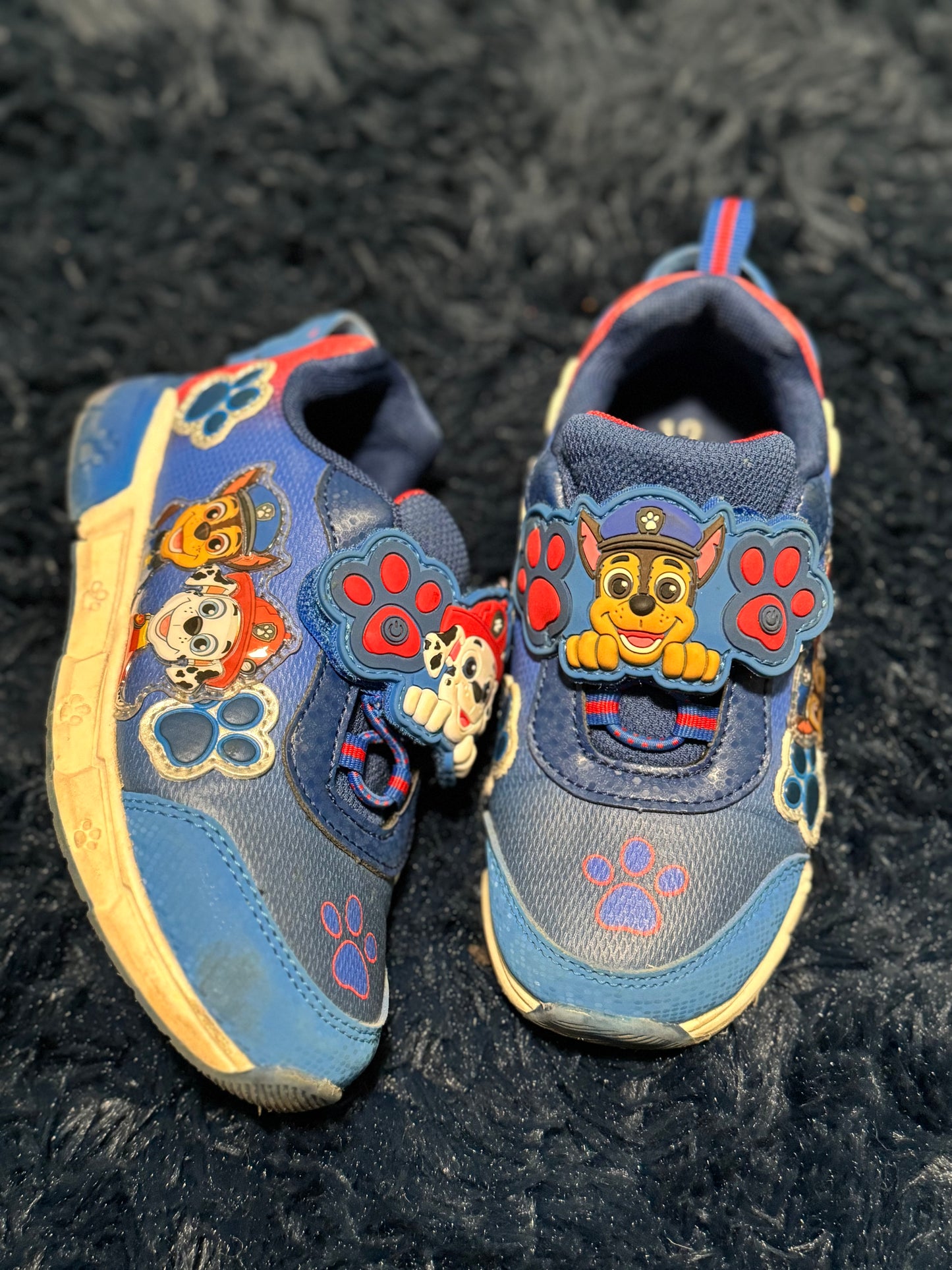 Sneakers, size 12