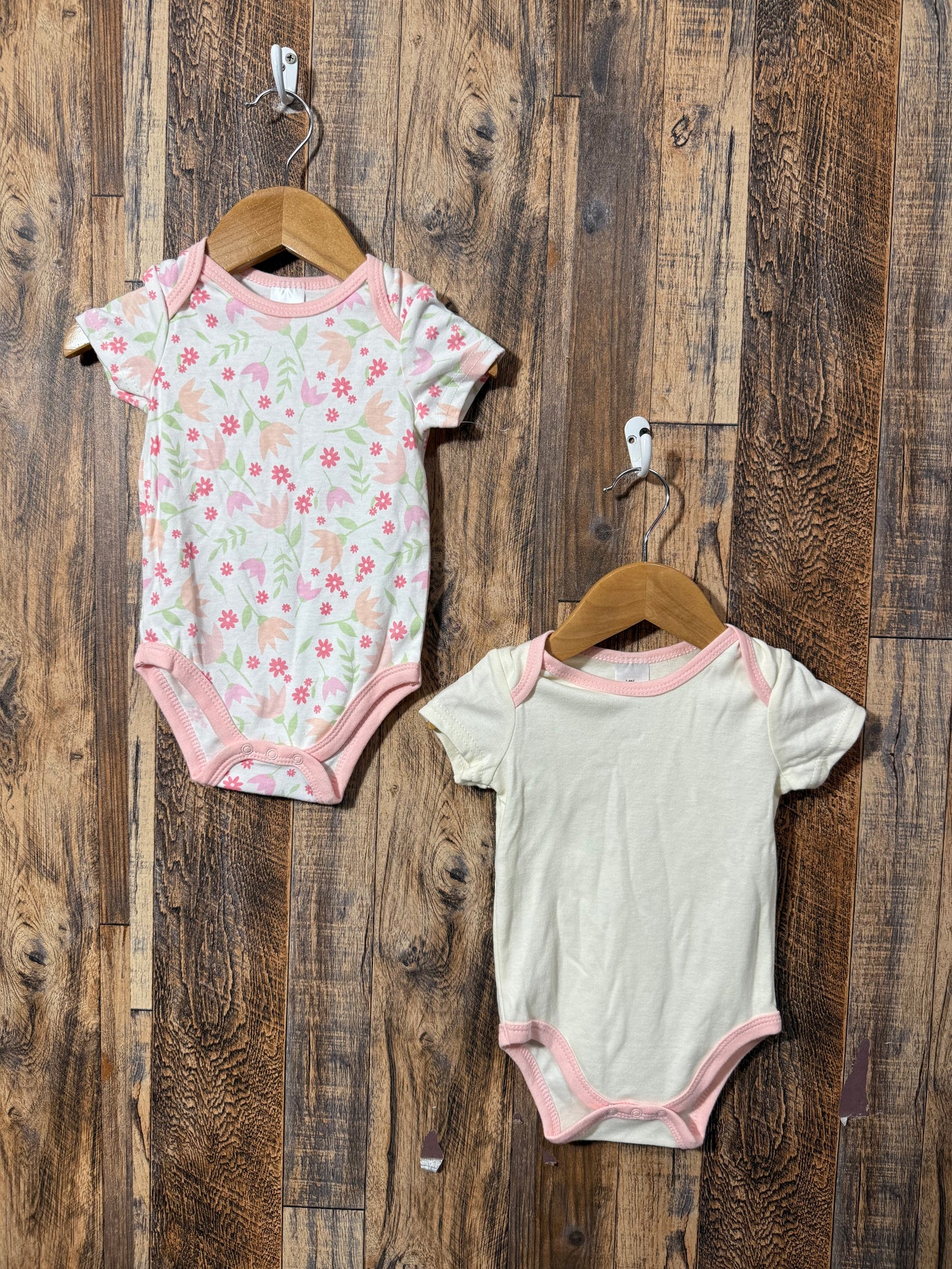2pc onesie set, size 6-9m