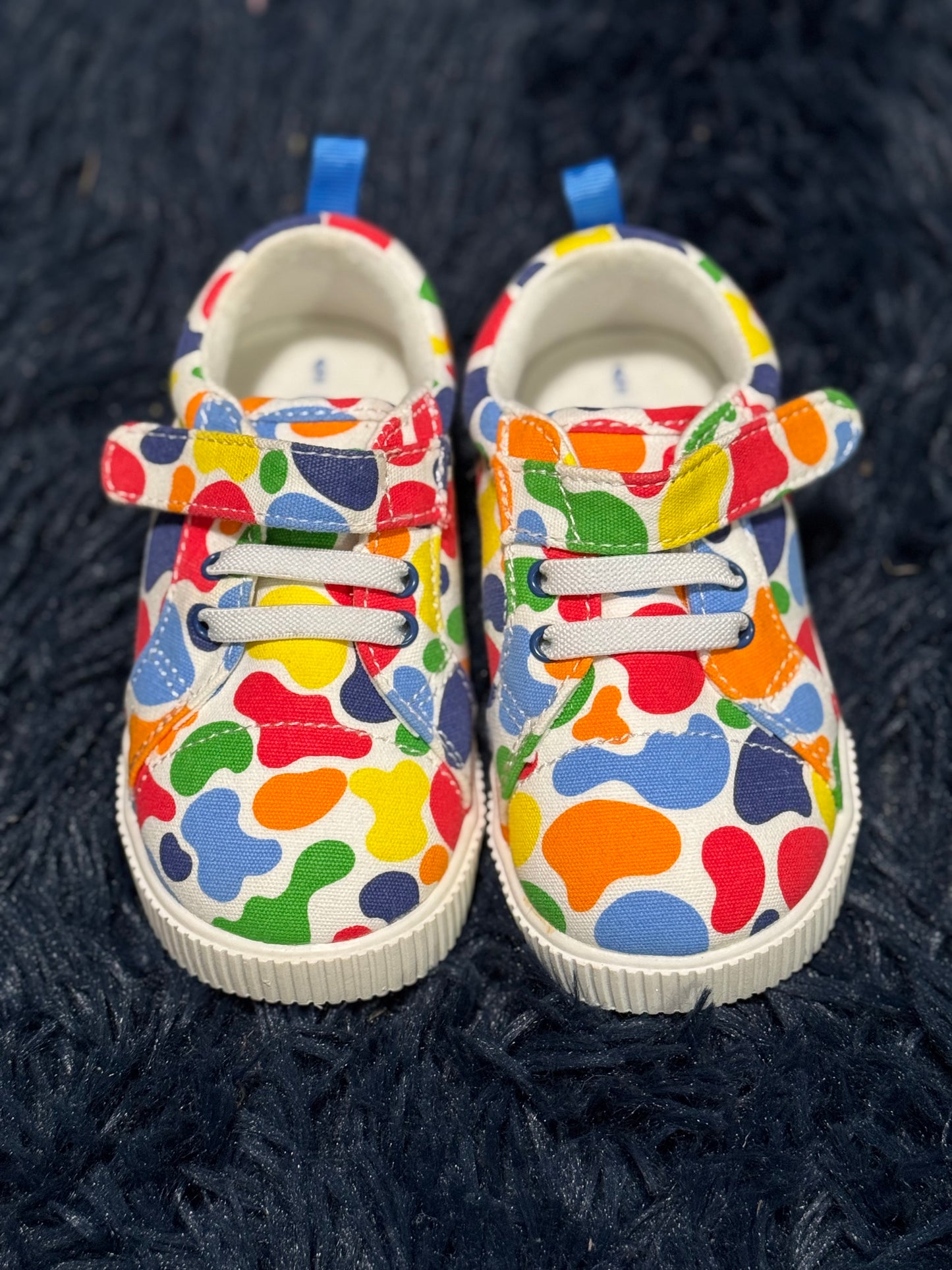 Sneakers, size 6