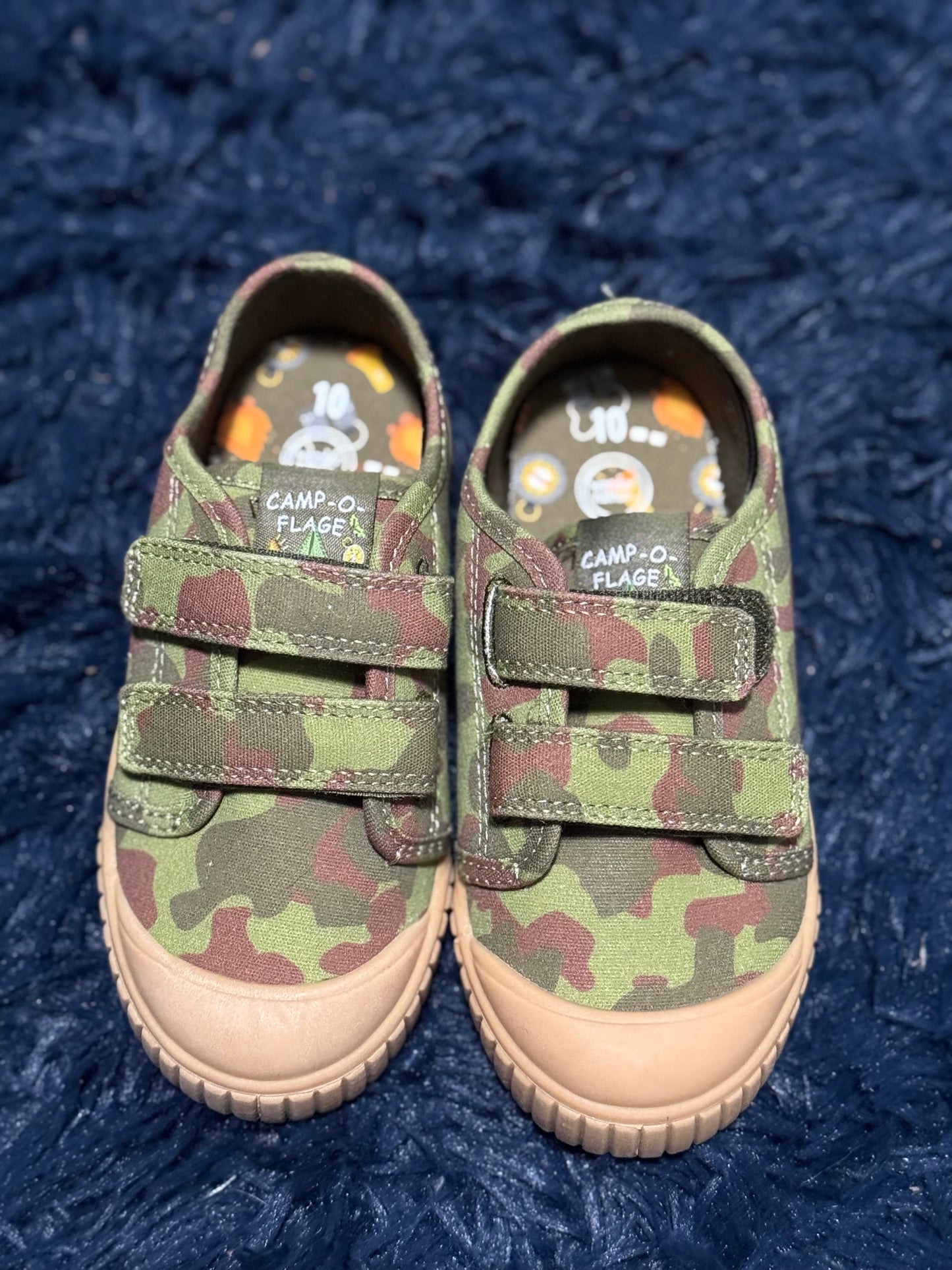 Sneakers, size 10