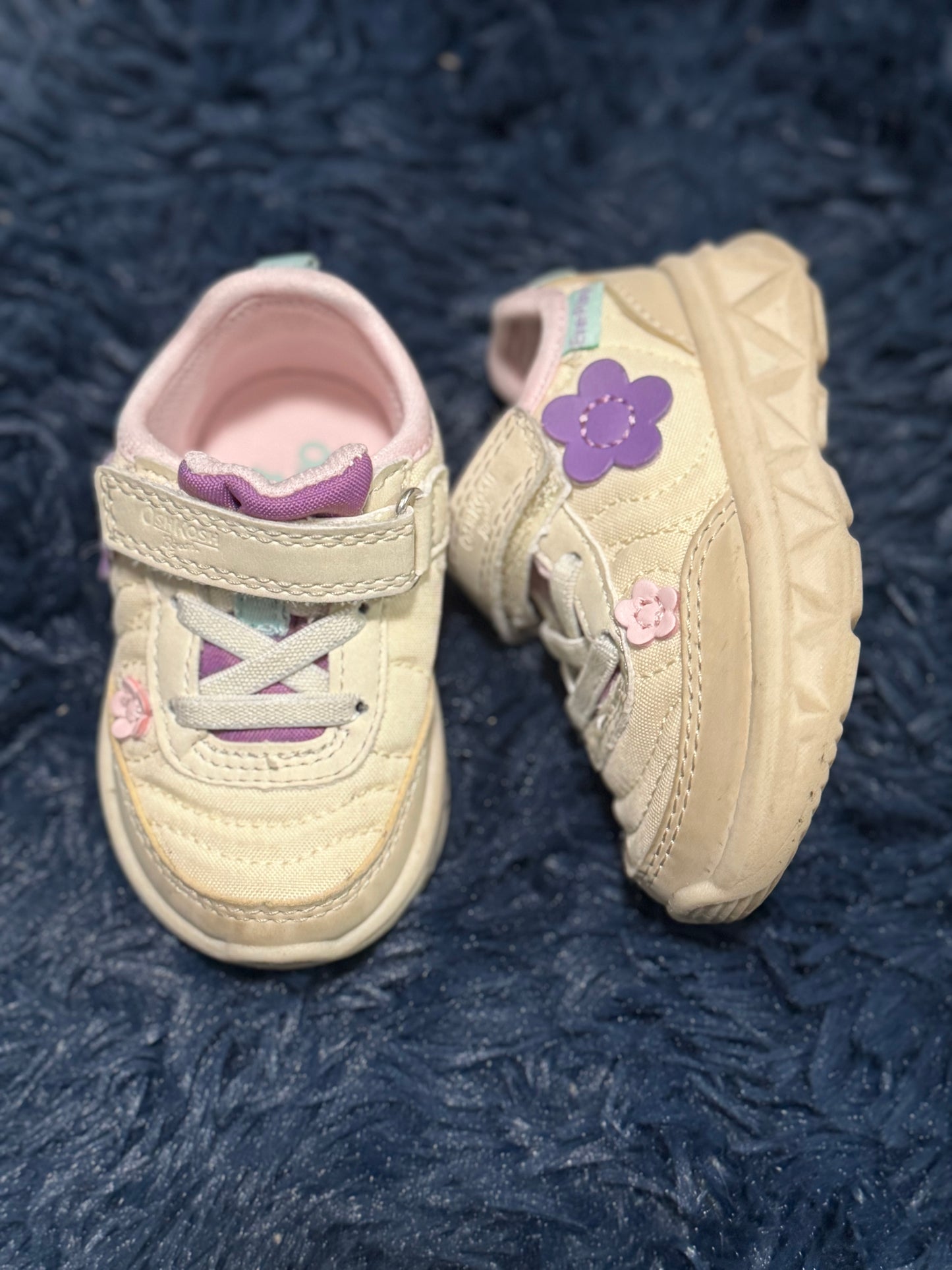 Sneakers, size 4