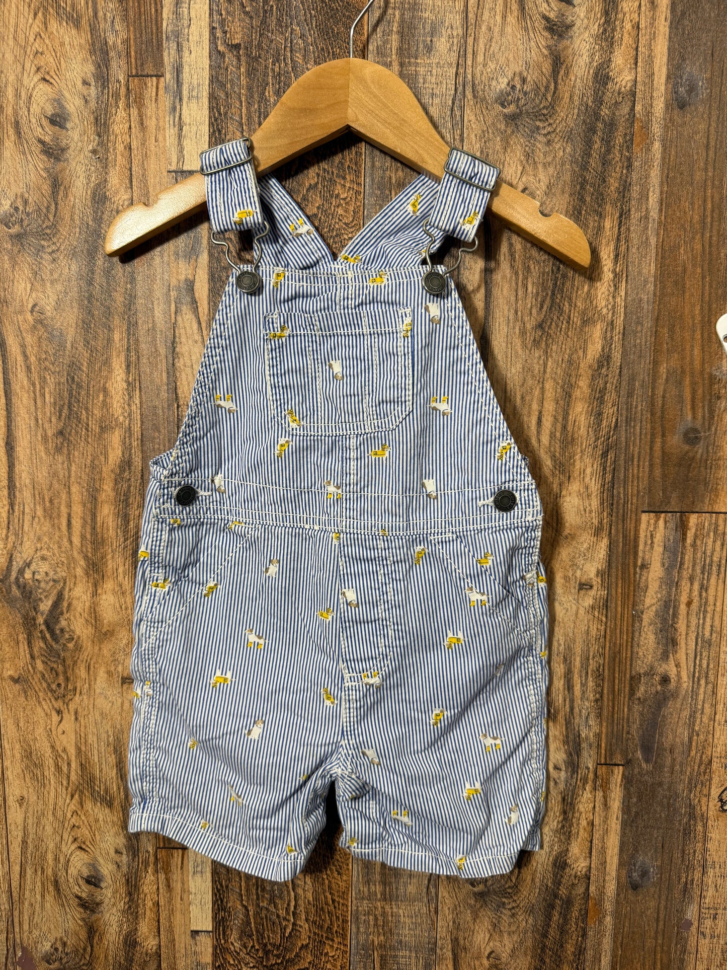 Overall shorts, size 18m