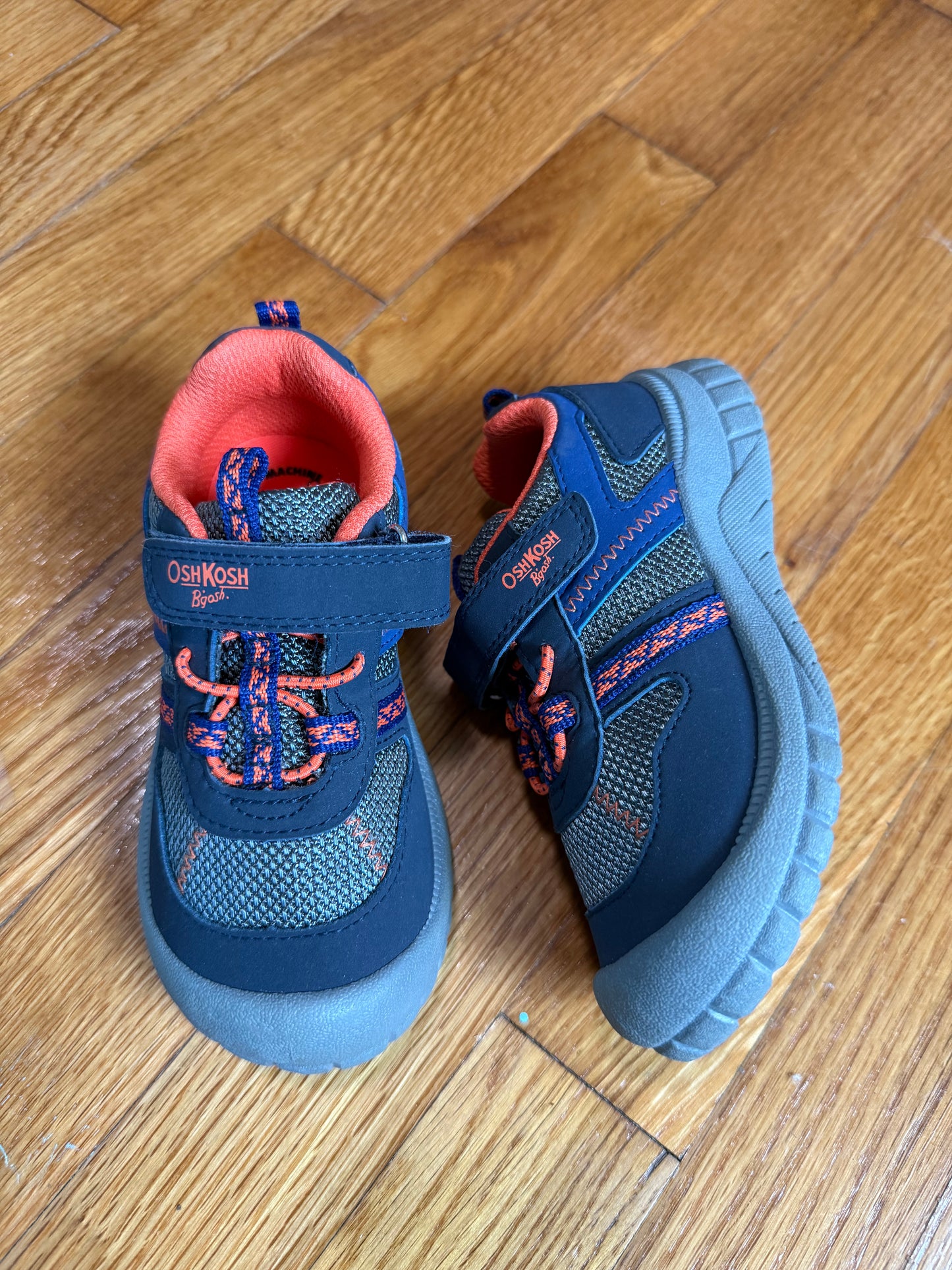 Sneakers NWT, size 9