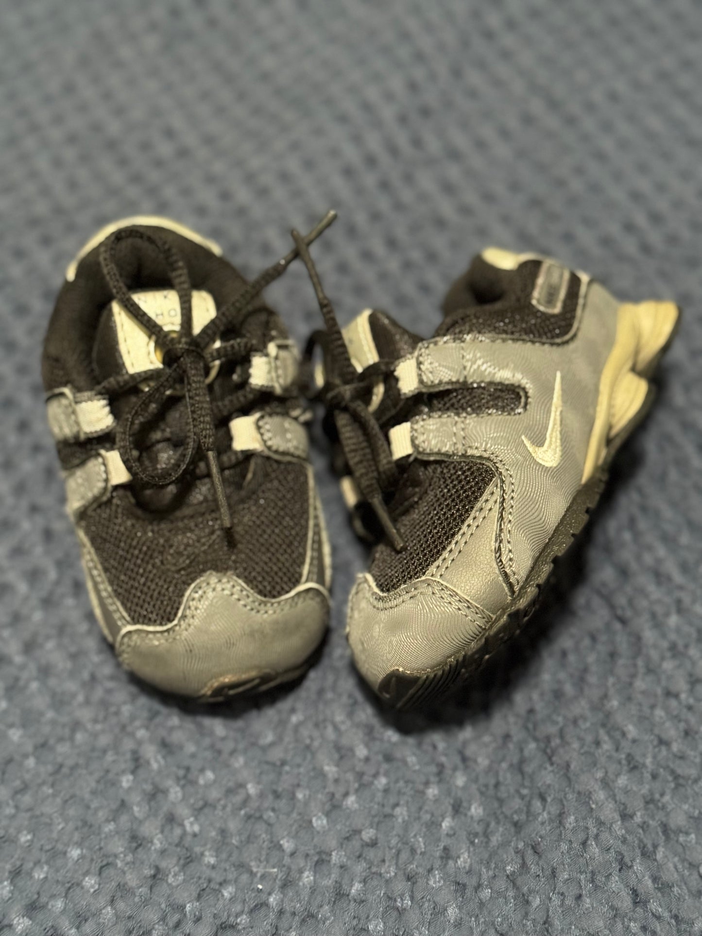 Nike shox, size 5