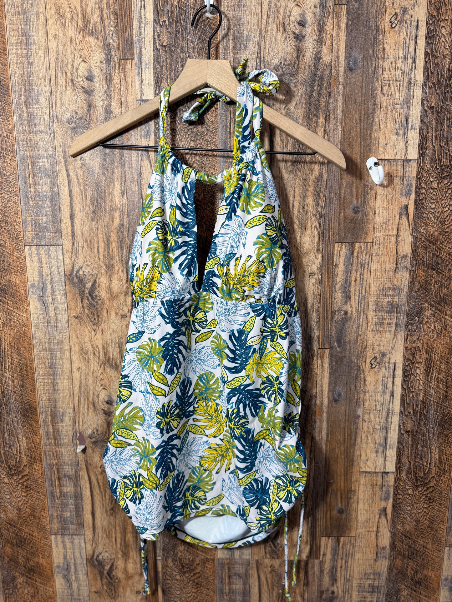 Bathing suit top, size XXL