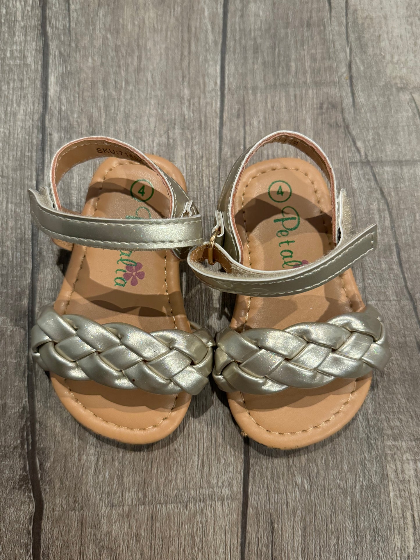 Sandles, size 4