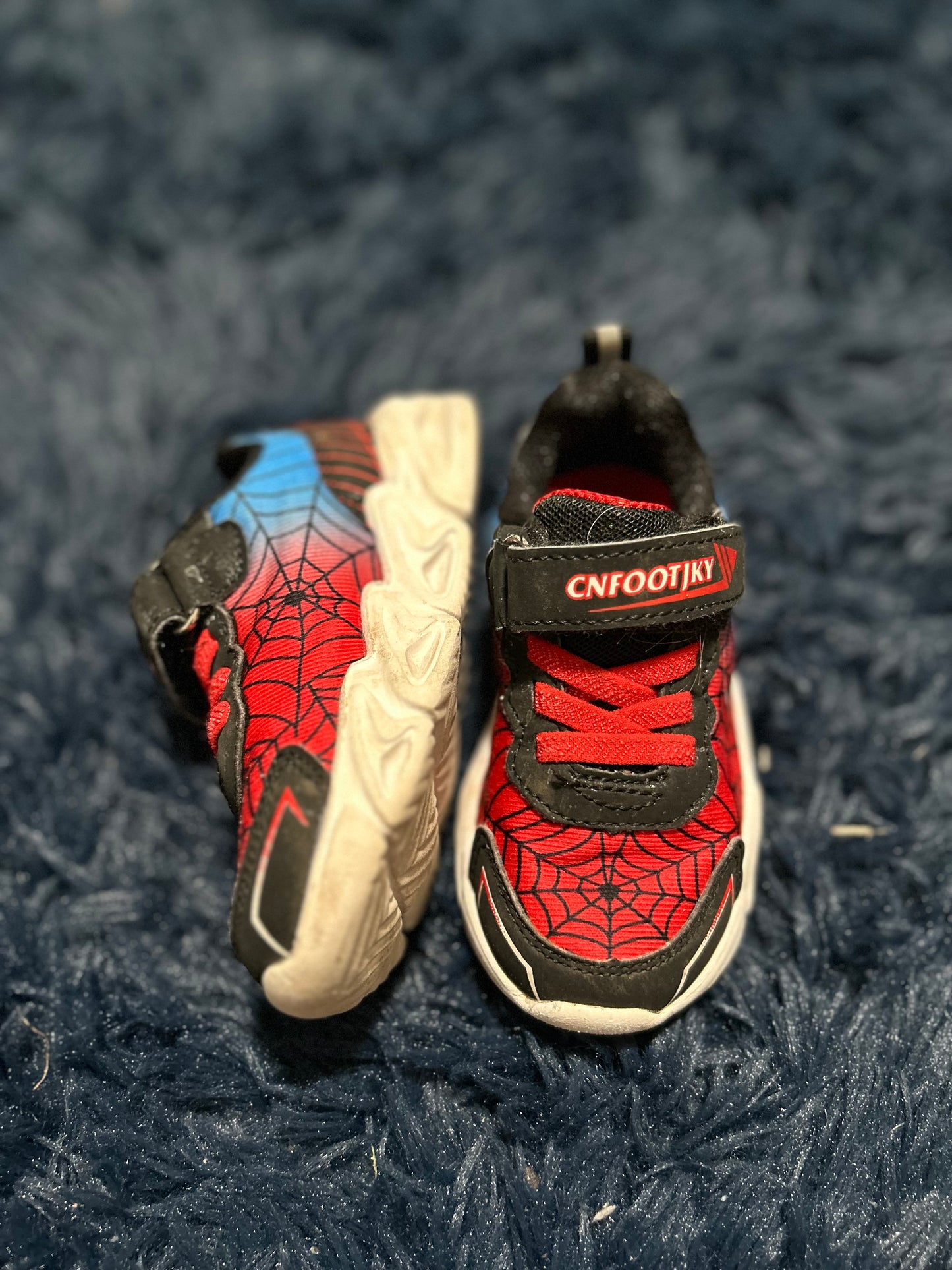 Light up sneakers, size 7