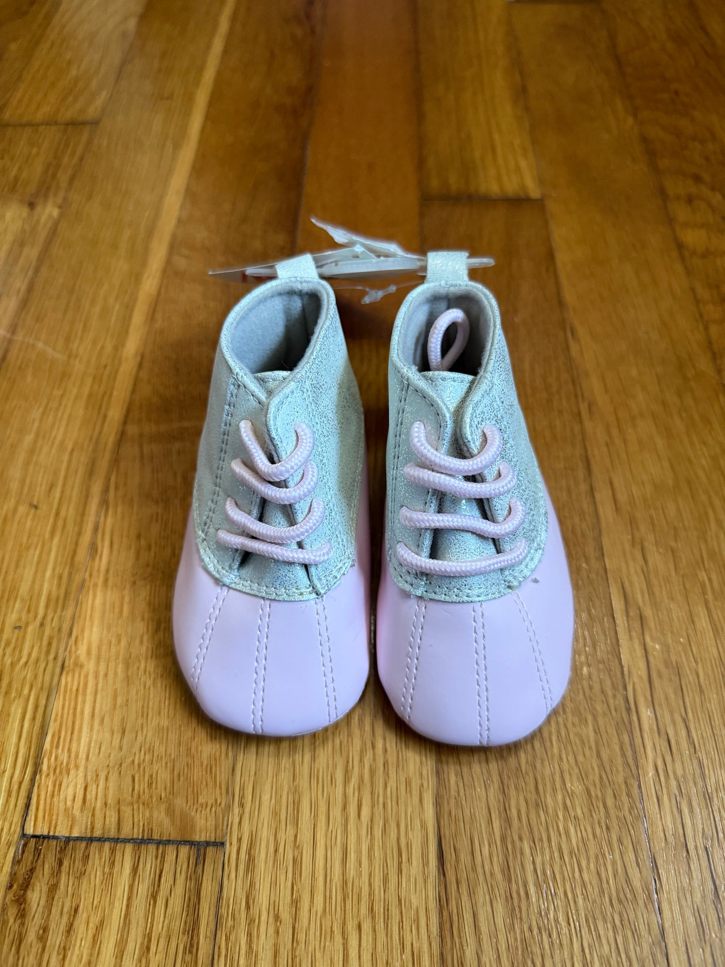 Boots nwt, size 6/9m