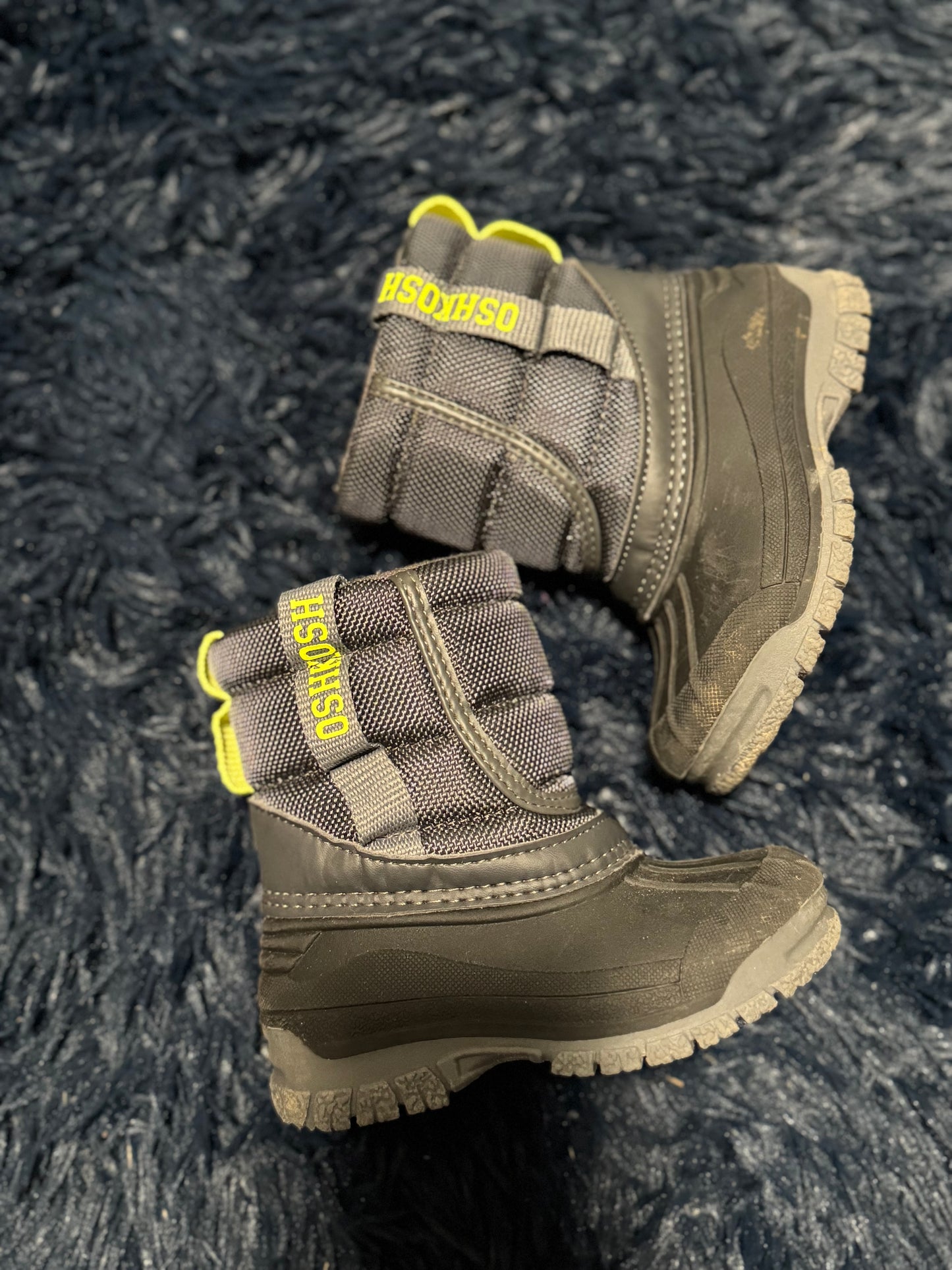 Snow boots, size 4