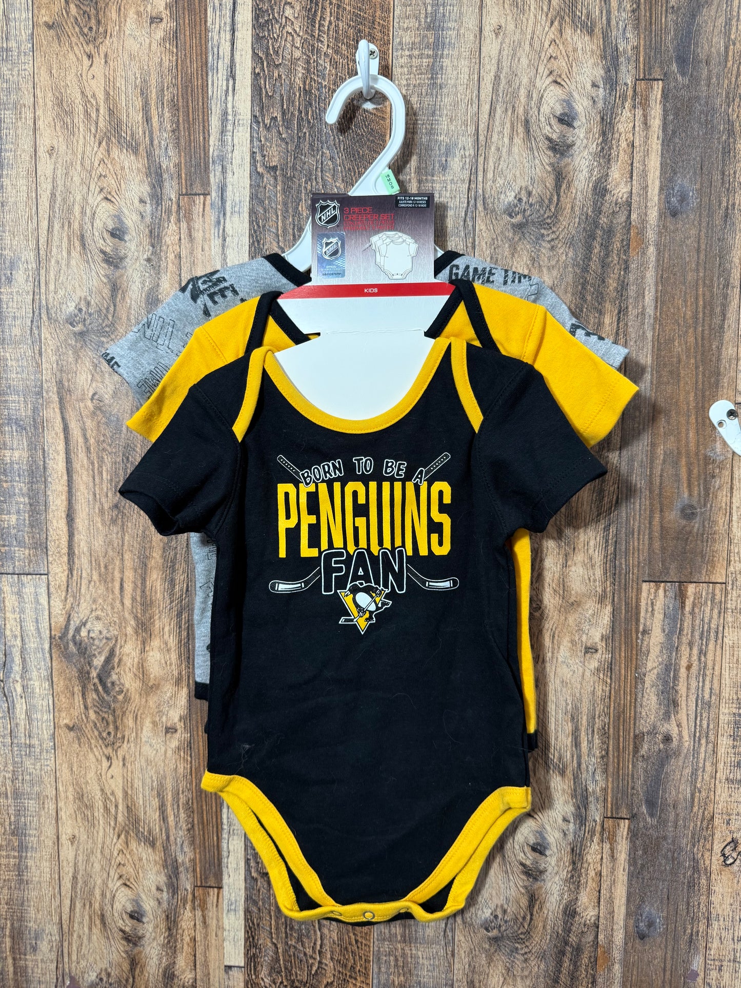 Penguins 3pc onesie set NWT, size 18m