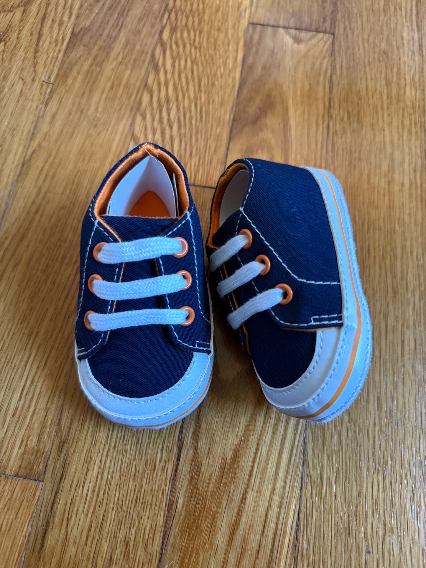 Shoes NEW, size 3-6m