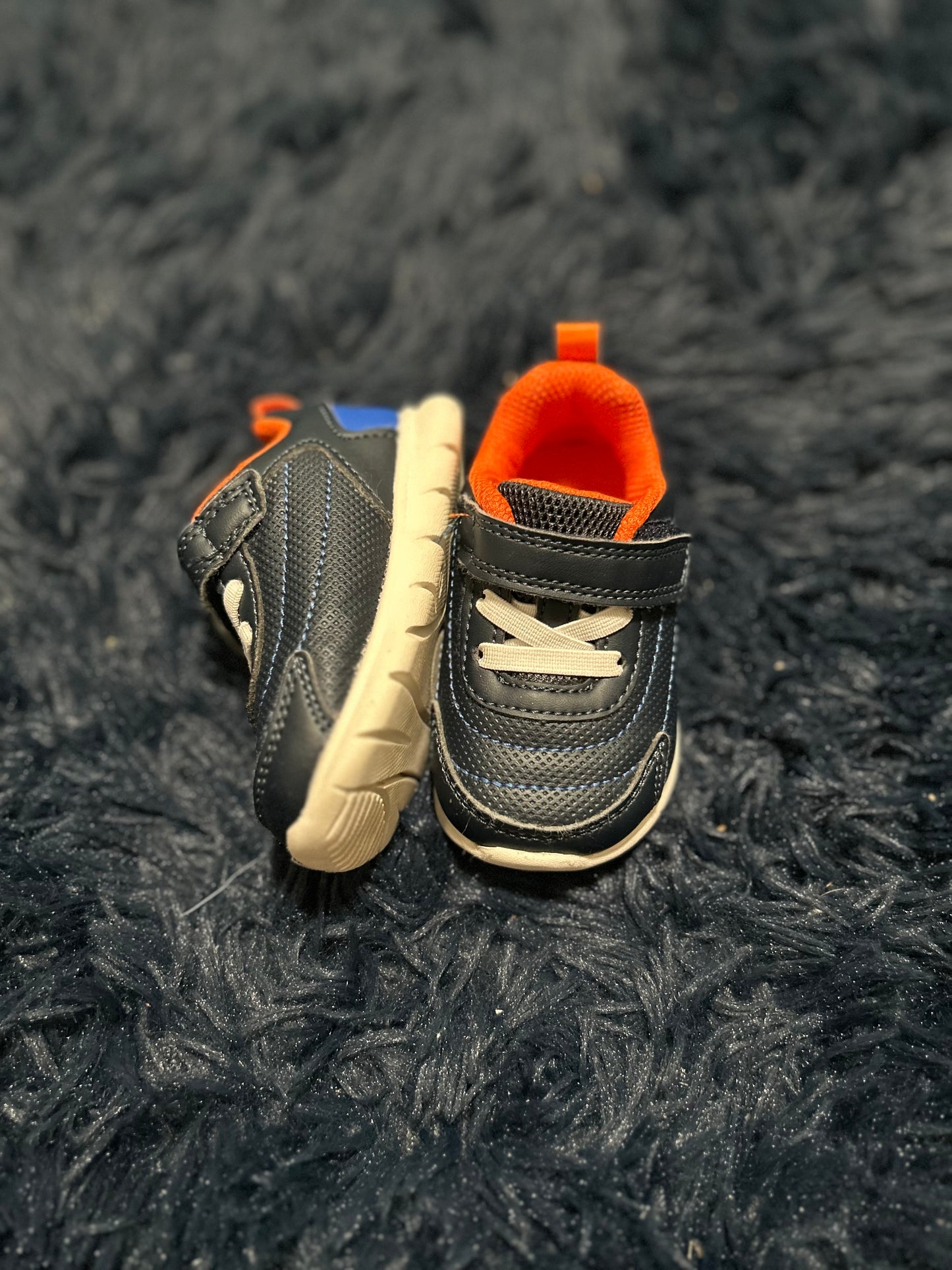Sneakers, size 3