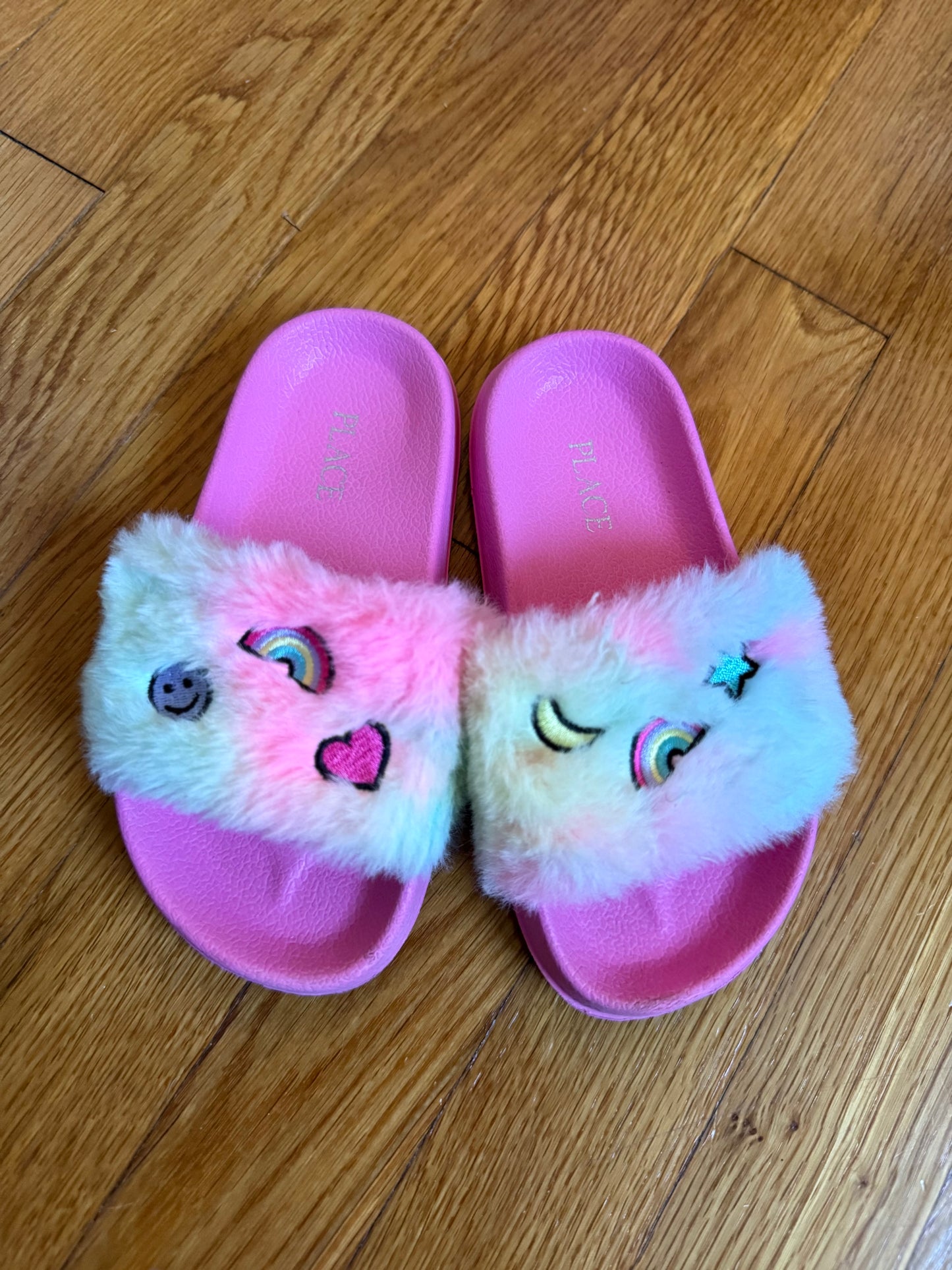 Fuzzy slides, size 9