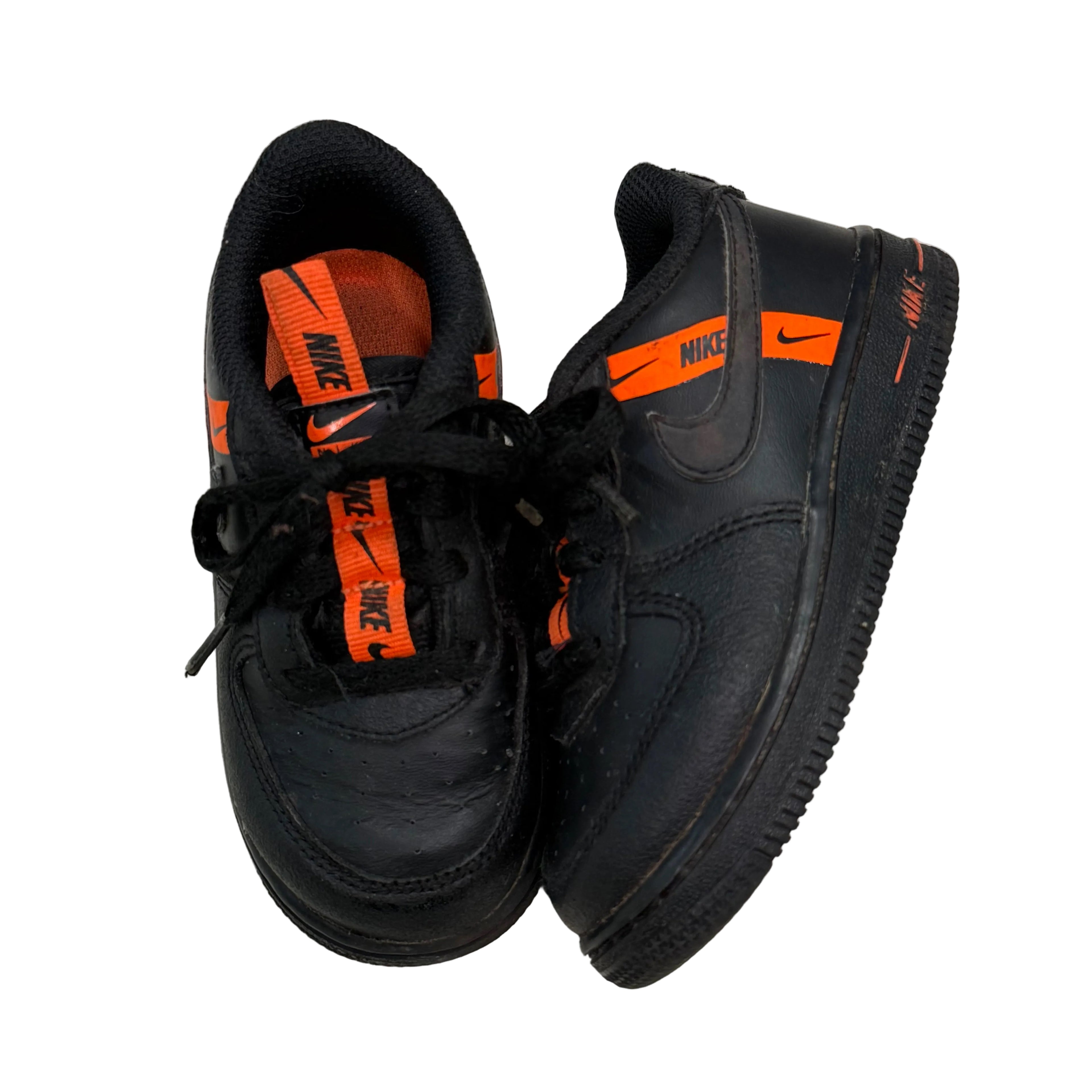 Nike, 8C