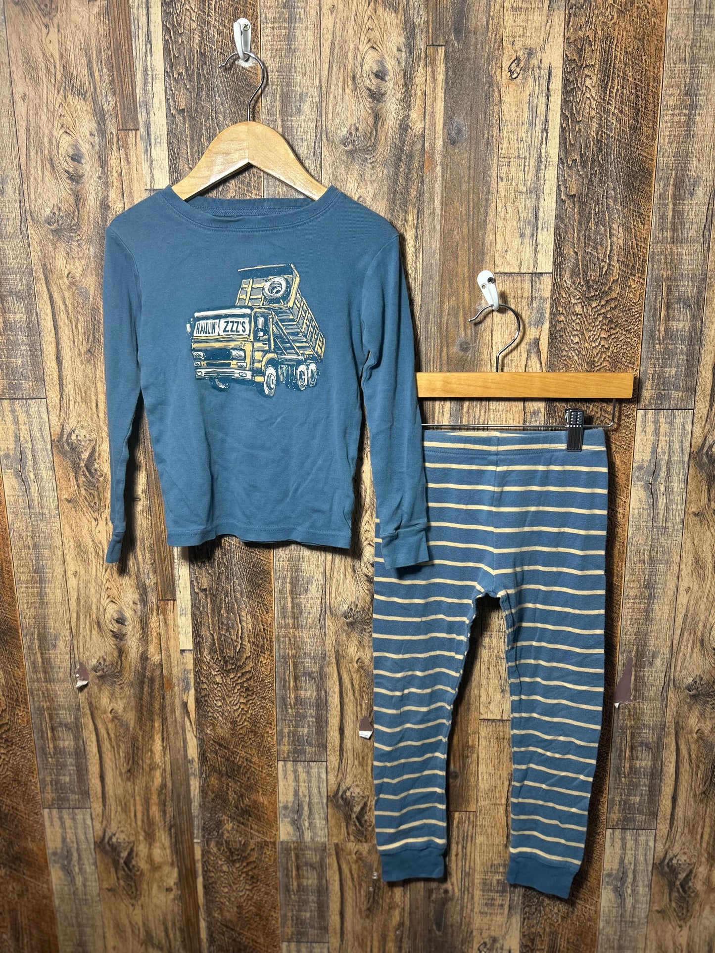 Pajamas, size 6