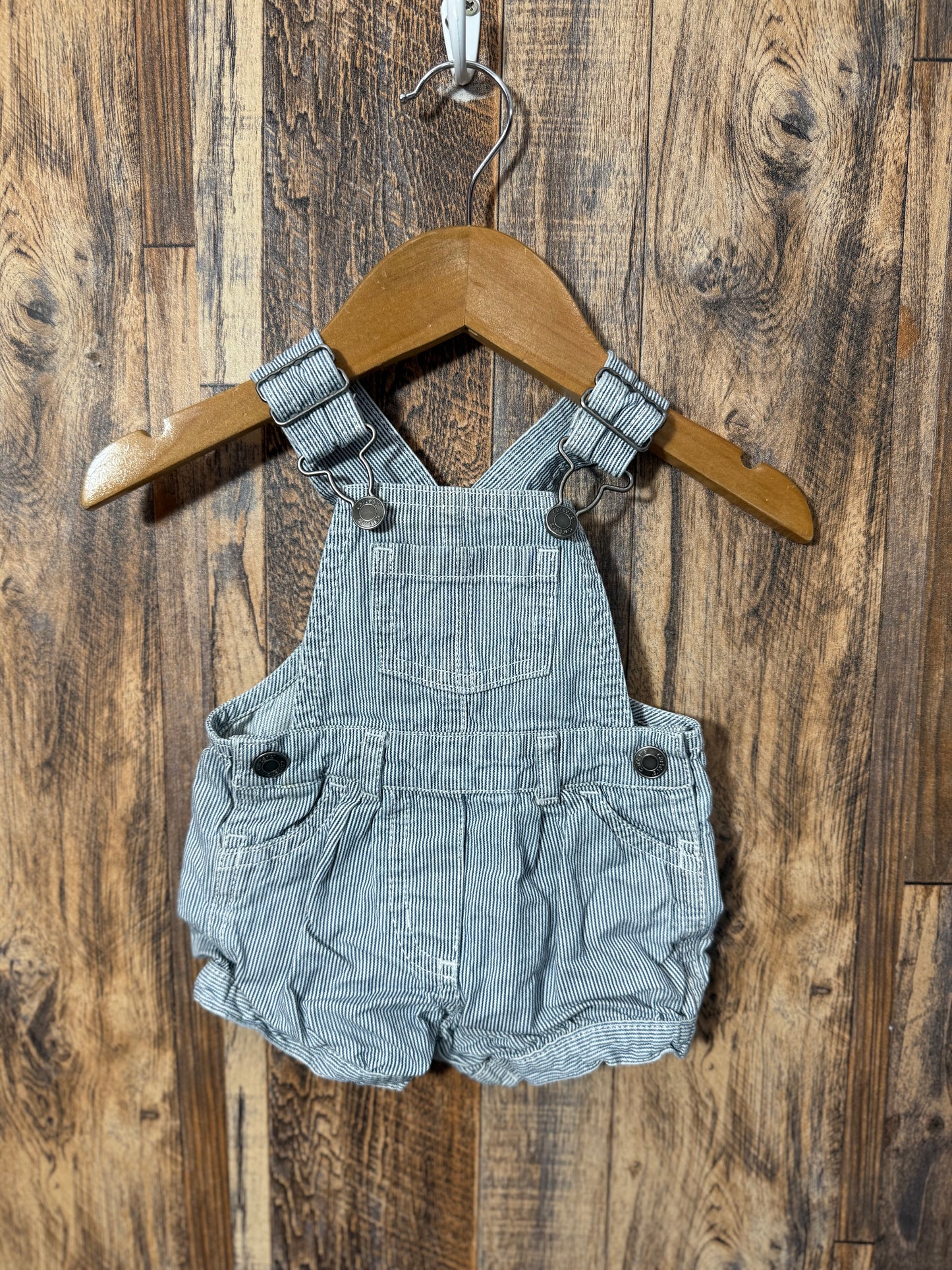 Overall shorts, size 3m