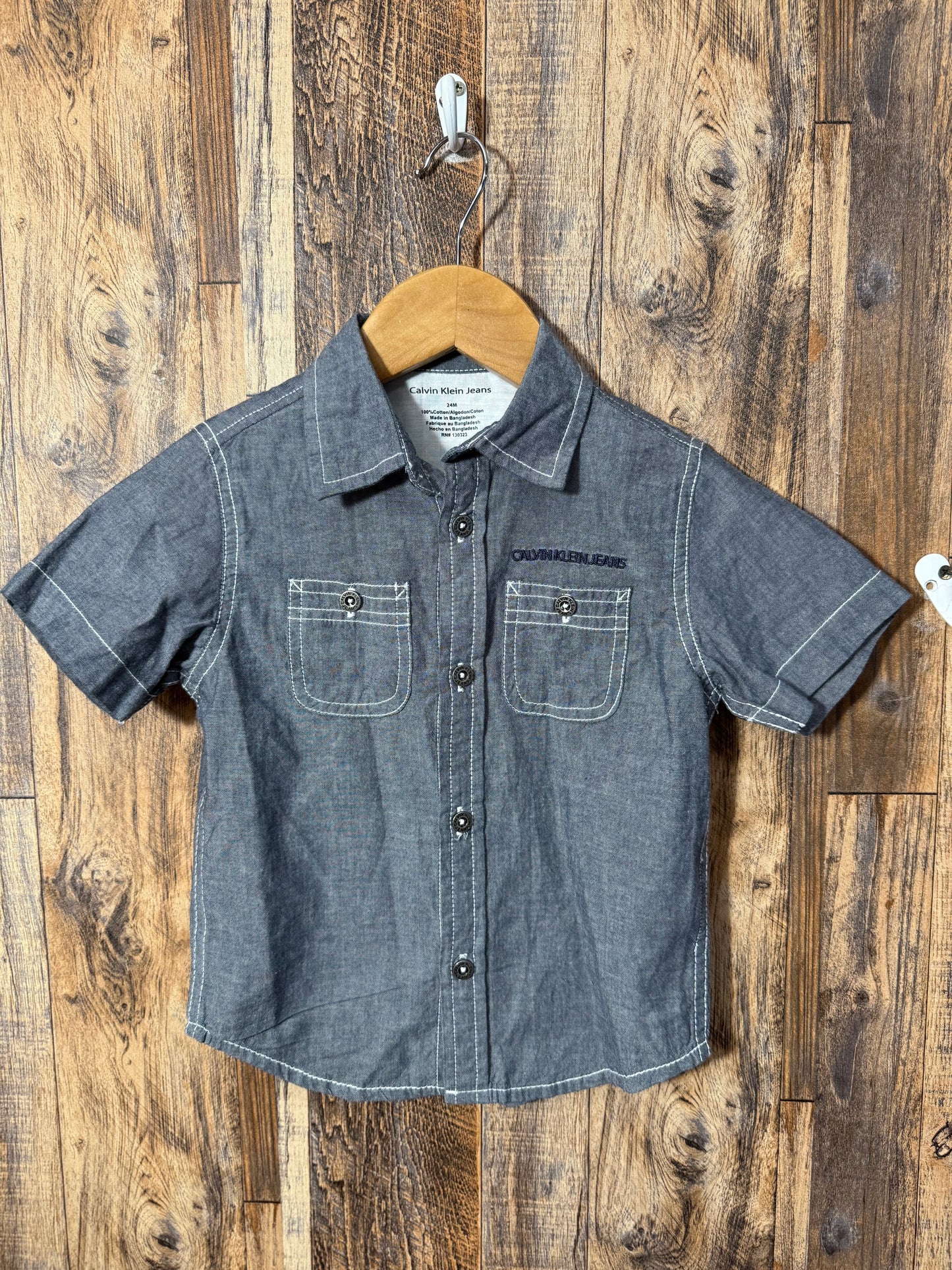 Button up shirt, size 24m