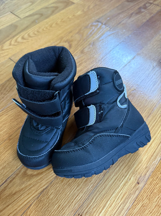 Snow boots, size 7
