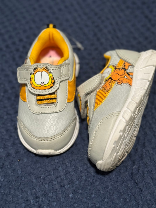 Sneakers, size 4