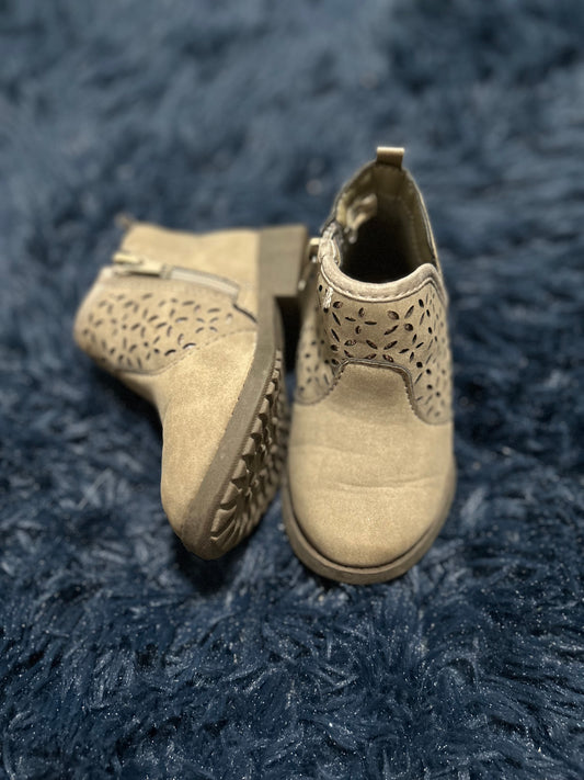 Boots, size 6