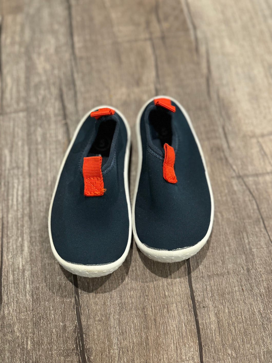 Water shoes, size 5