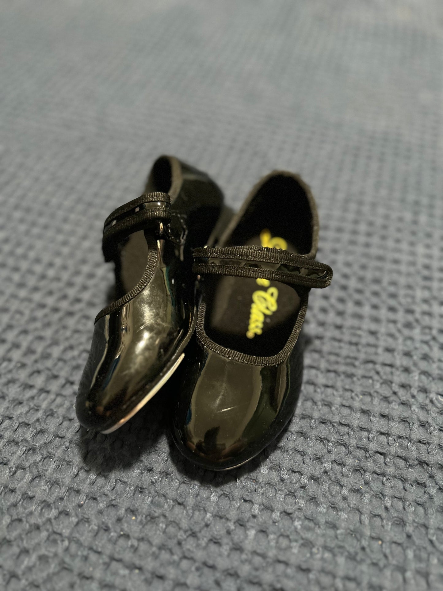 Tap shoes, size 9