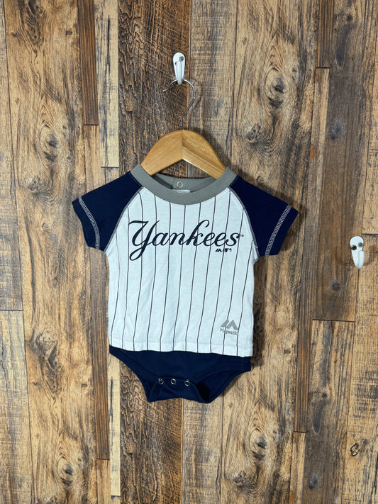 Yankees shirt, size 3-6m