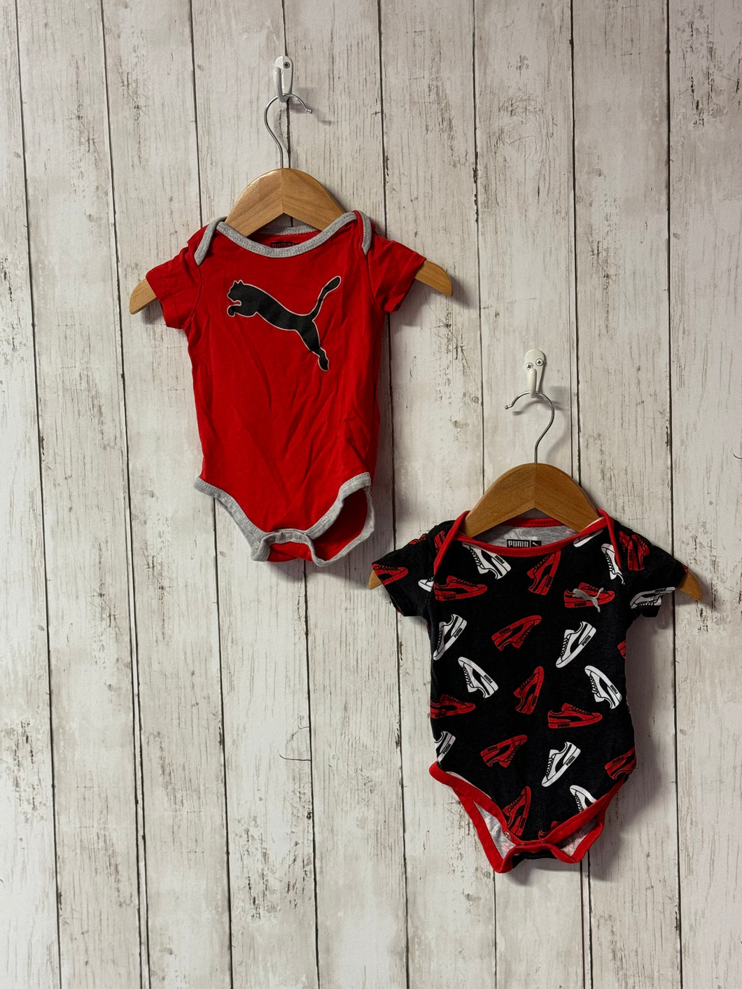 2pc onesie set, size 0-3m.  #i36