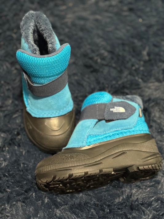 Snow boots, size 9