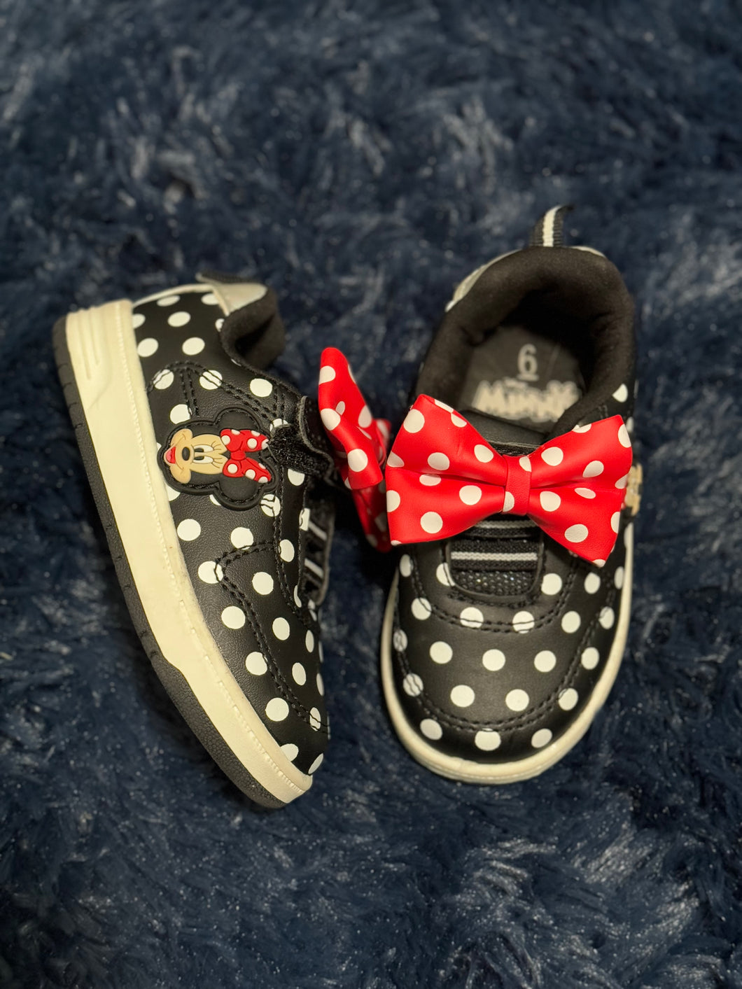 Minnie Mouse sneakers, size 6