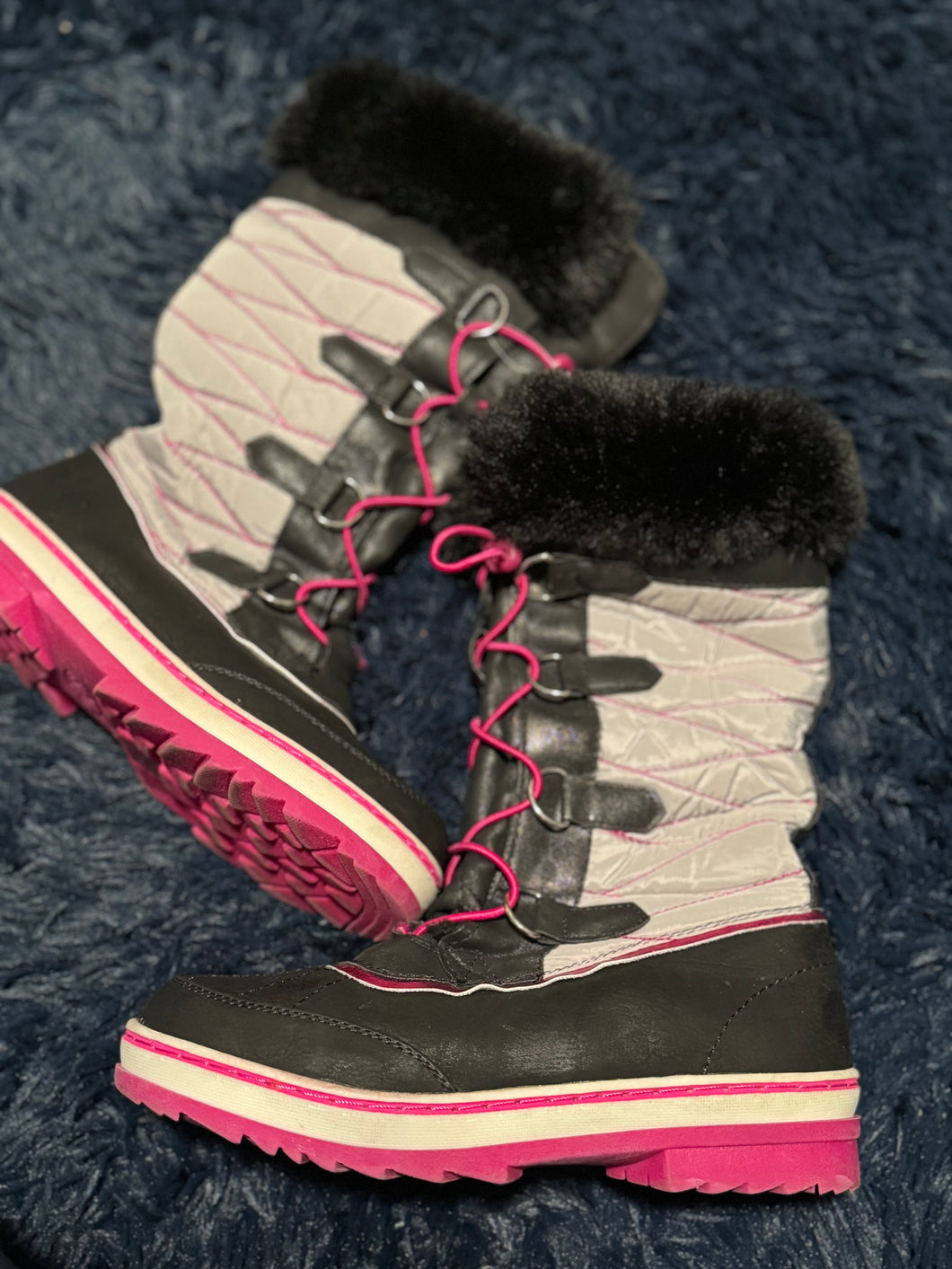 Snow boots, size 5