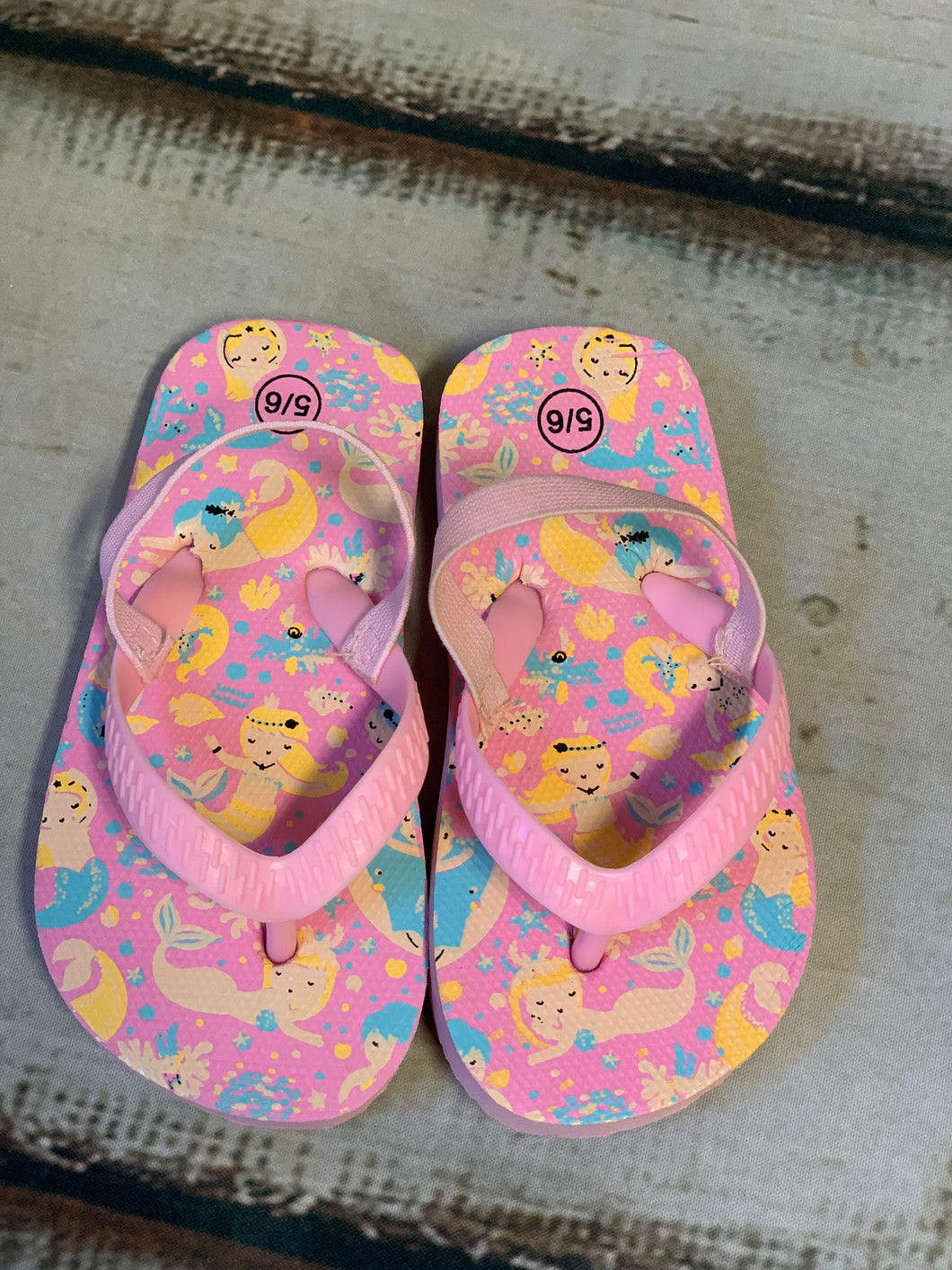 Flip flops, size 5-6