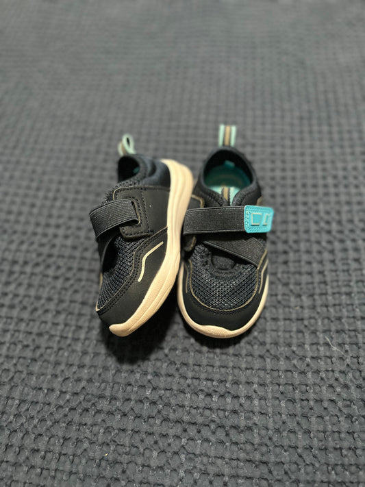 Sneakers, size 6
