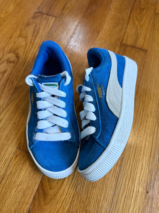 Pumas, size 13