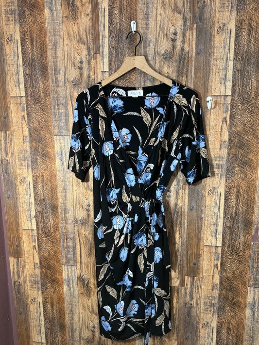 Nursing Dress, size L