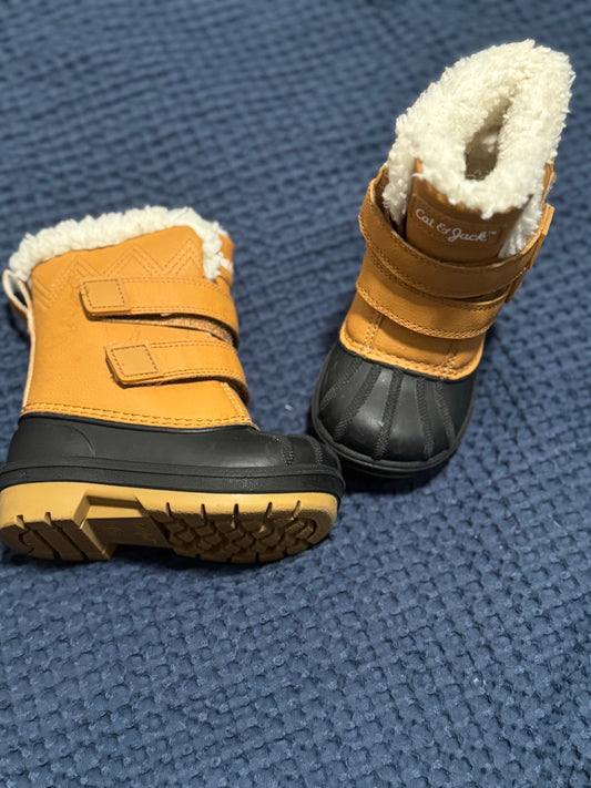 Snow boots, size 5