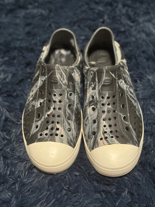 Slip ons, size 4