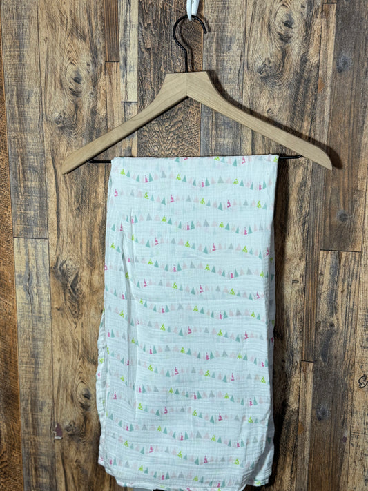 Triangles Muslin blanket