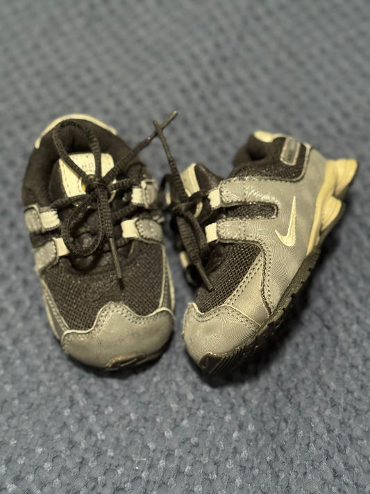 Nike shox, size 5