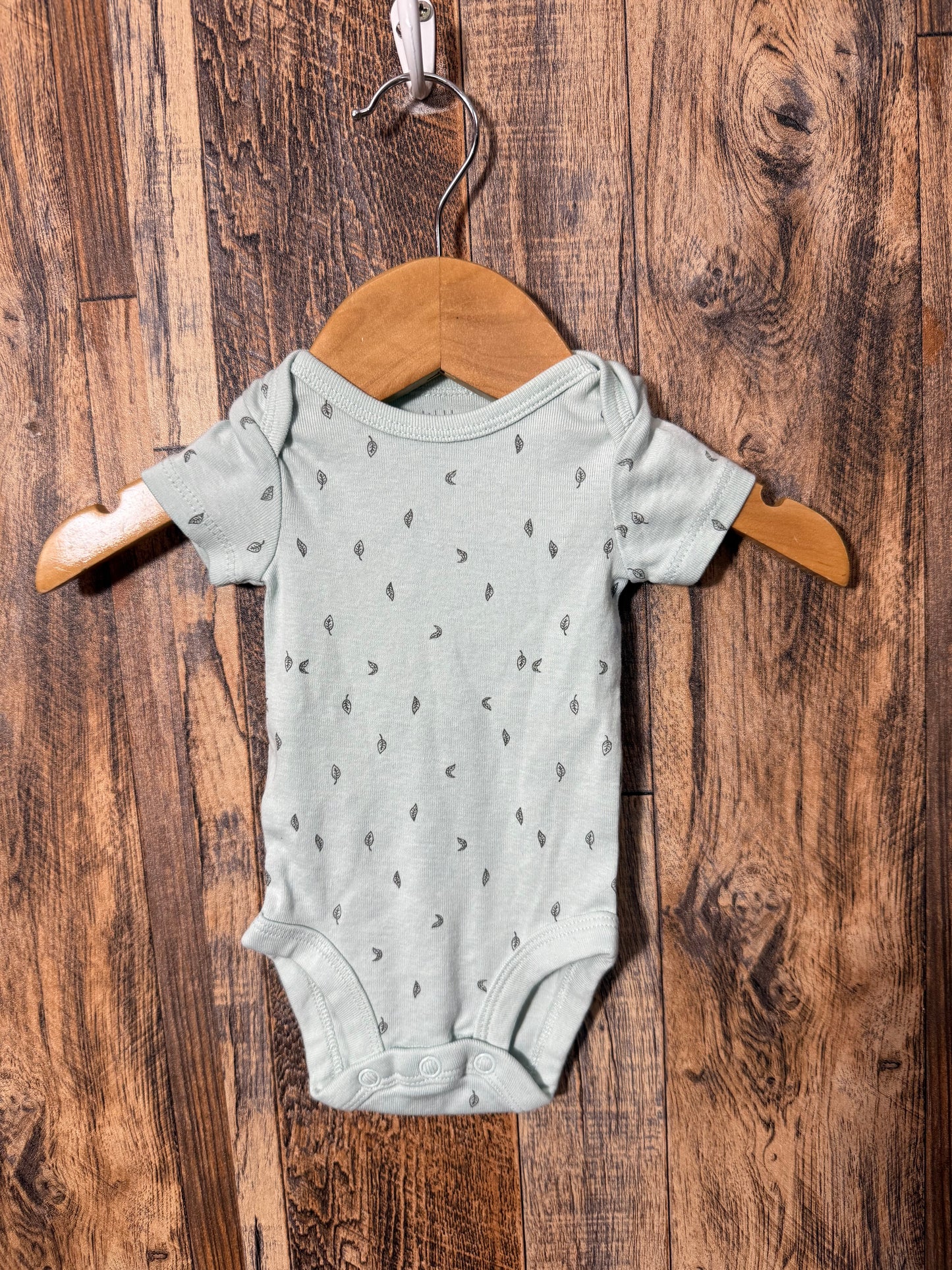 Organic cotton onesie, size NB