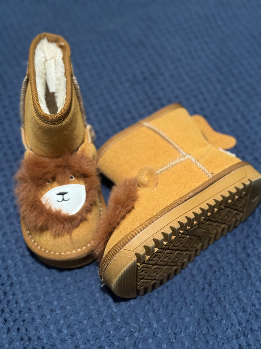 Snow boots, size 9