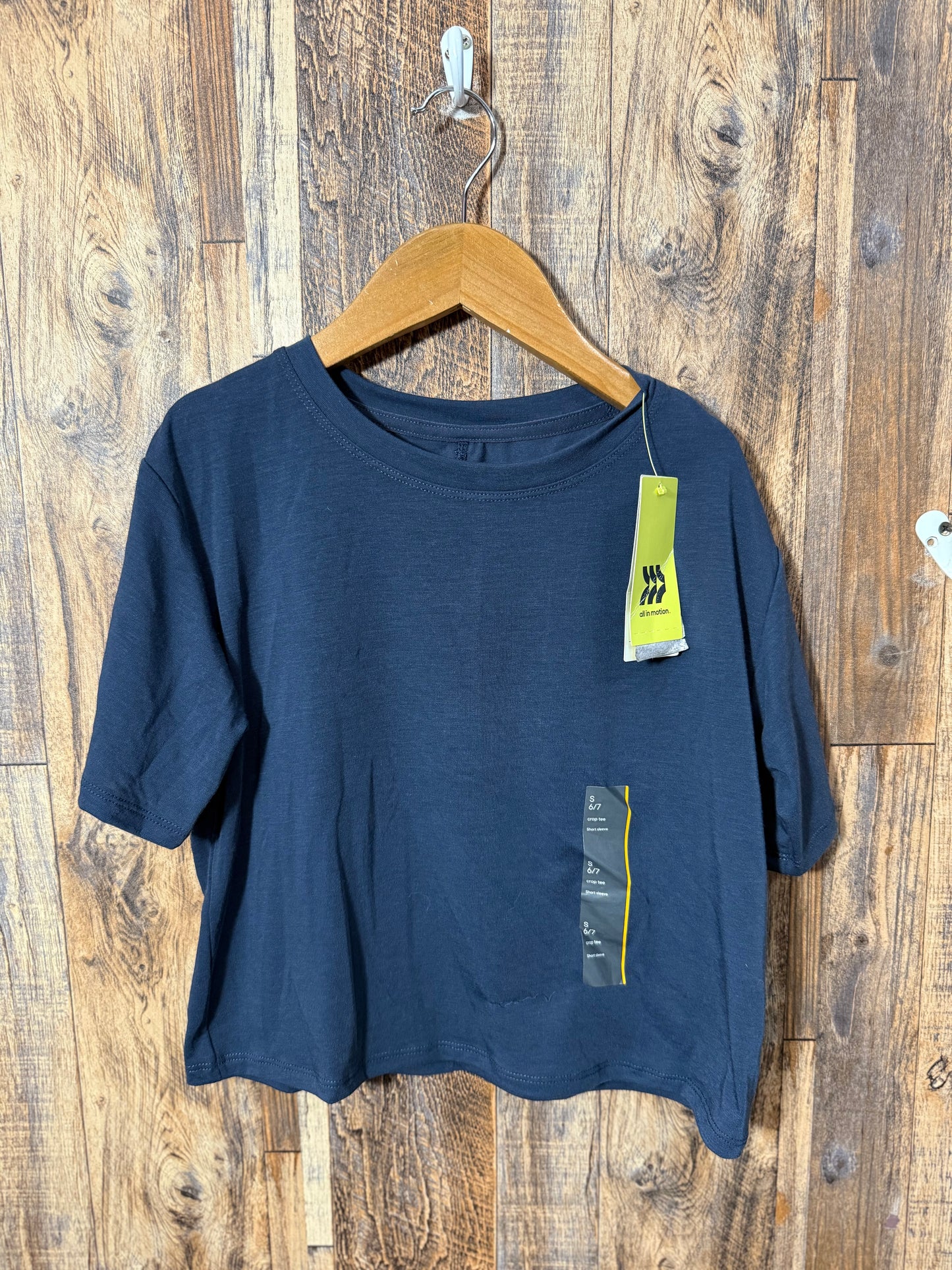 Crowd shirt NWT, size 6-7