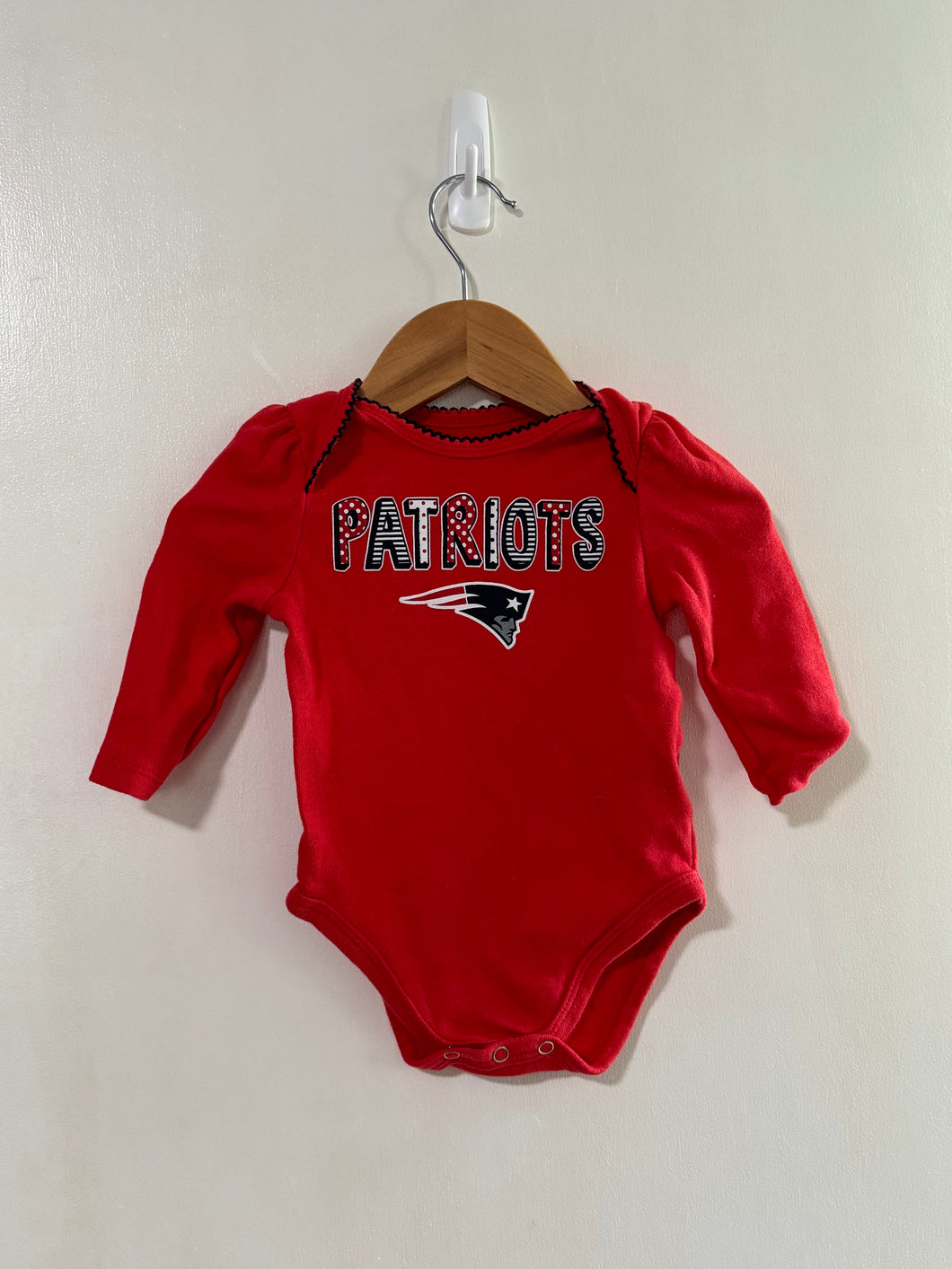 Patriots LS onesie, size 6-9m