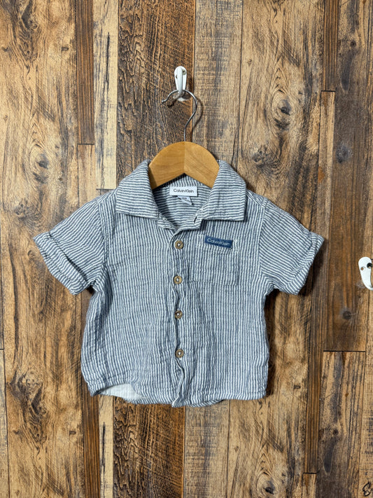 Button up, size 12m