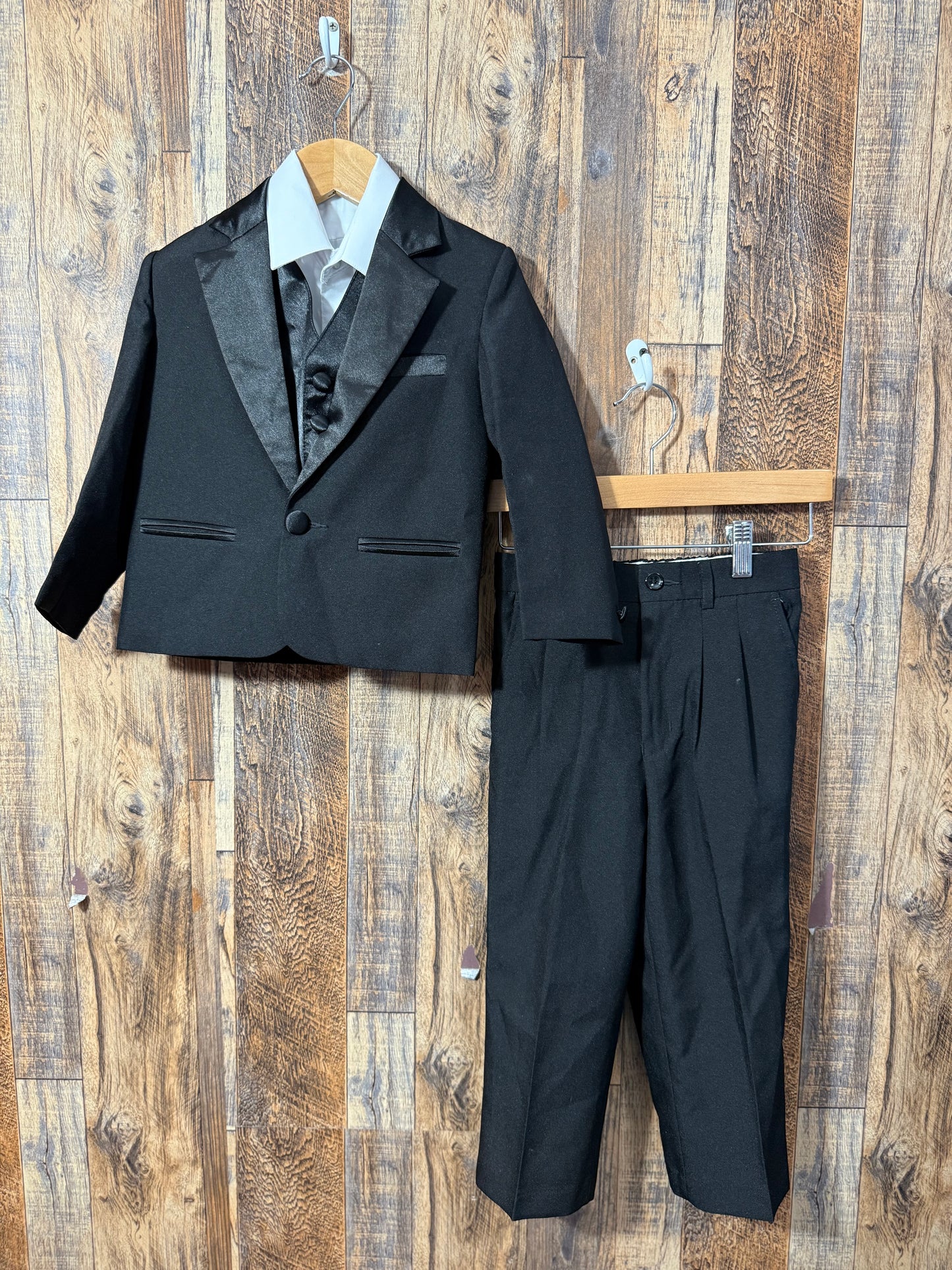 4pc suit, size 3t