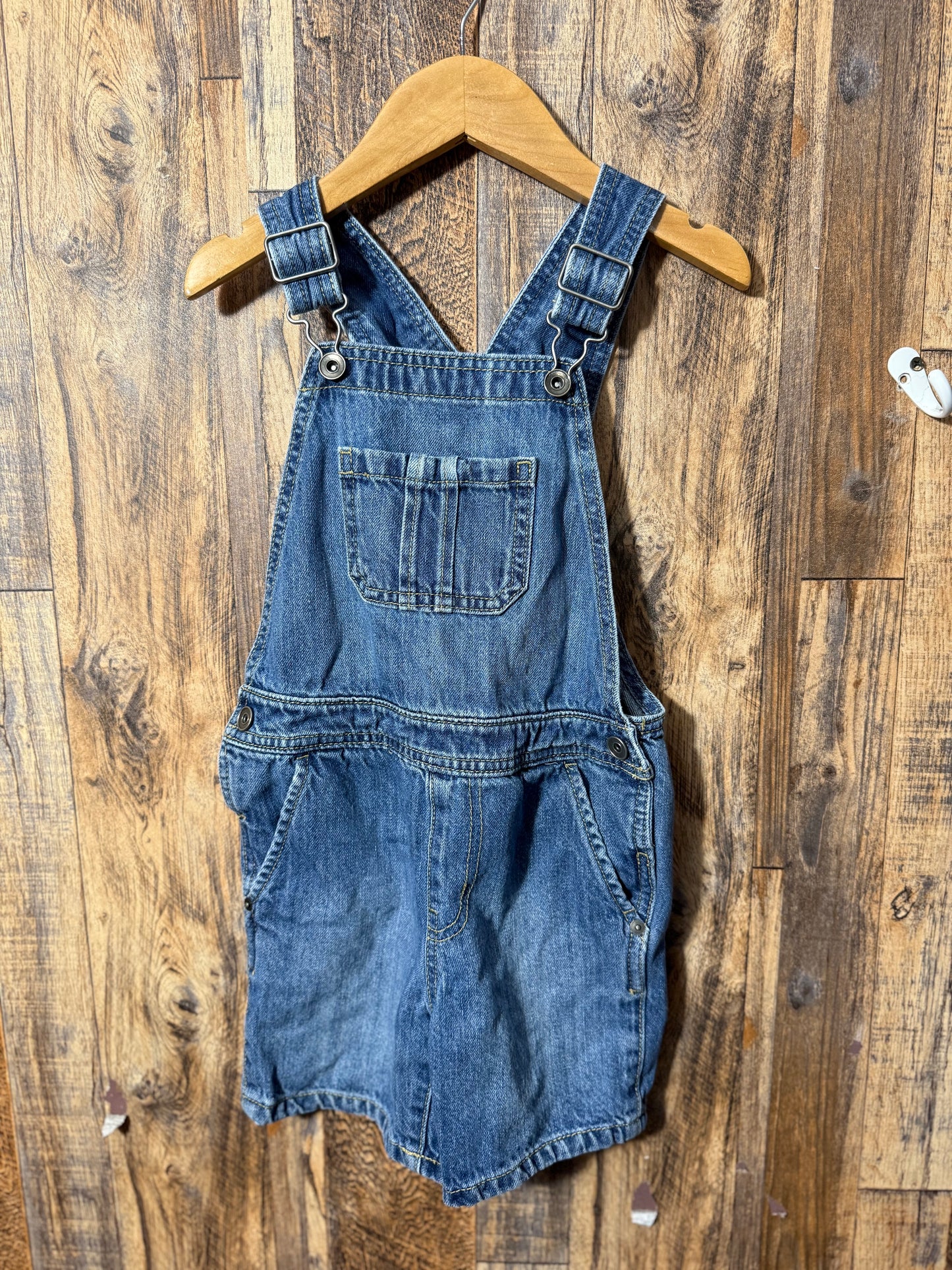 Overall shorts, size 5t