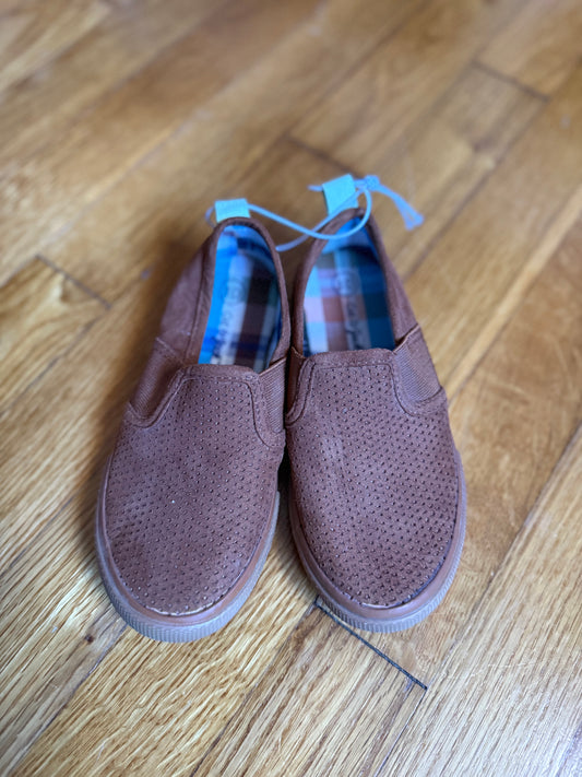 Slip ons, size 19