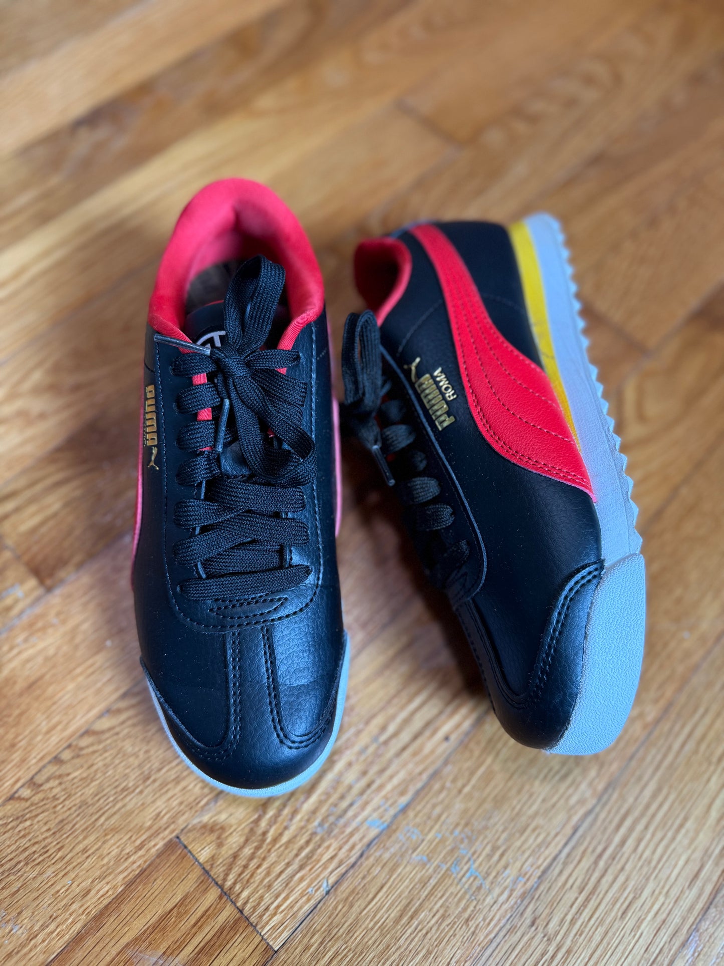 Pumas, size 4.5