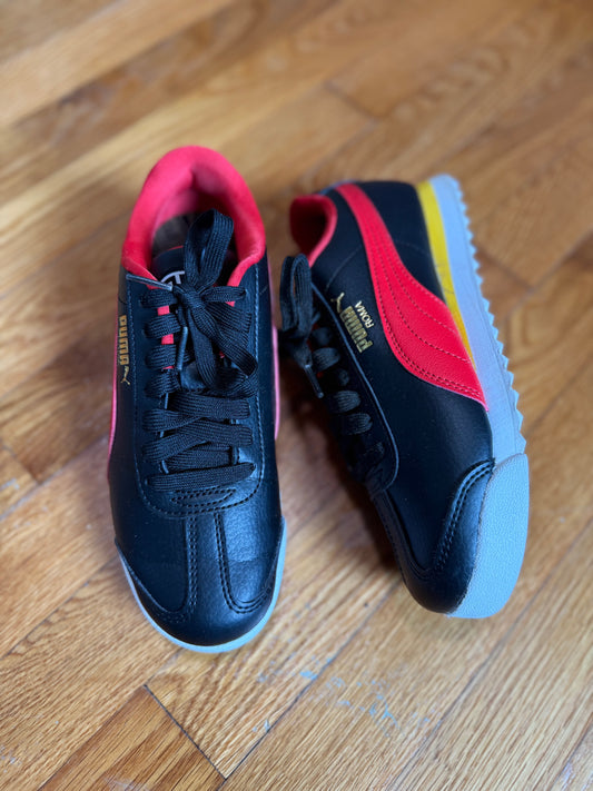 Pumas, size 4.5