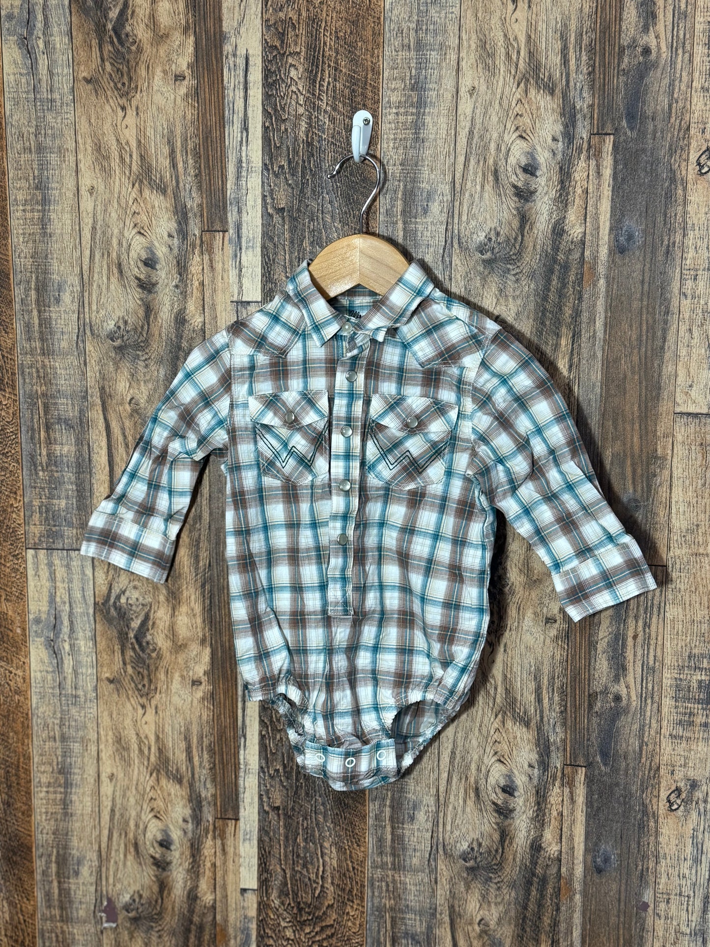 Pearl snap button up, size 24m